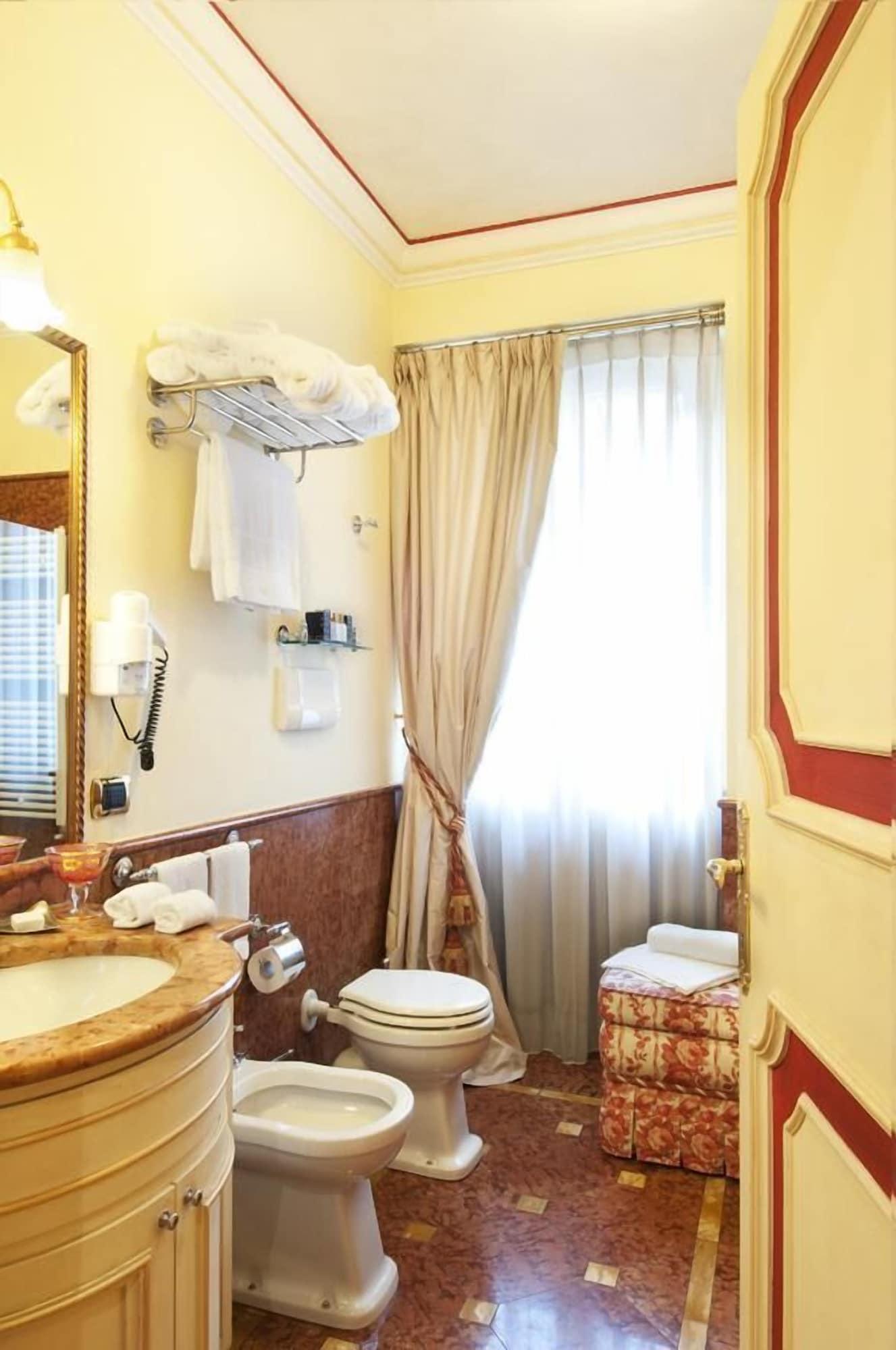 Hotel Petit Palais De Charme 4*