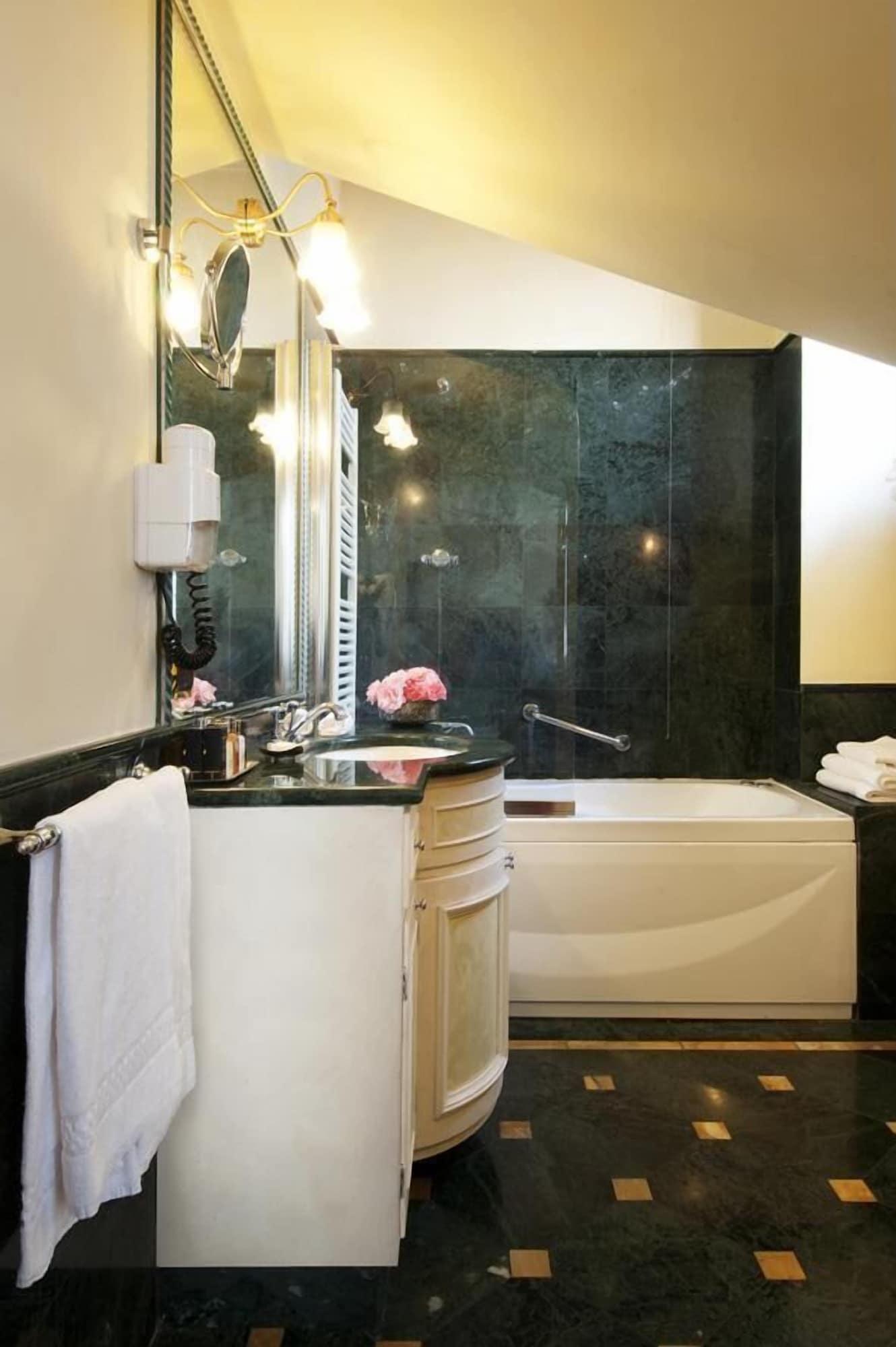 Petit Palais De Charme Hotel 4*