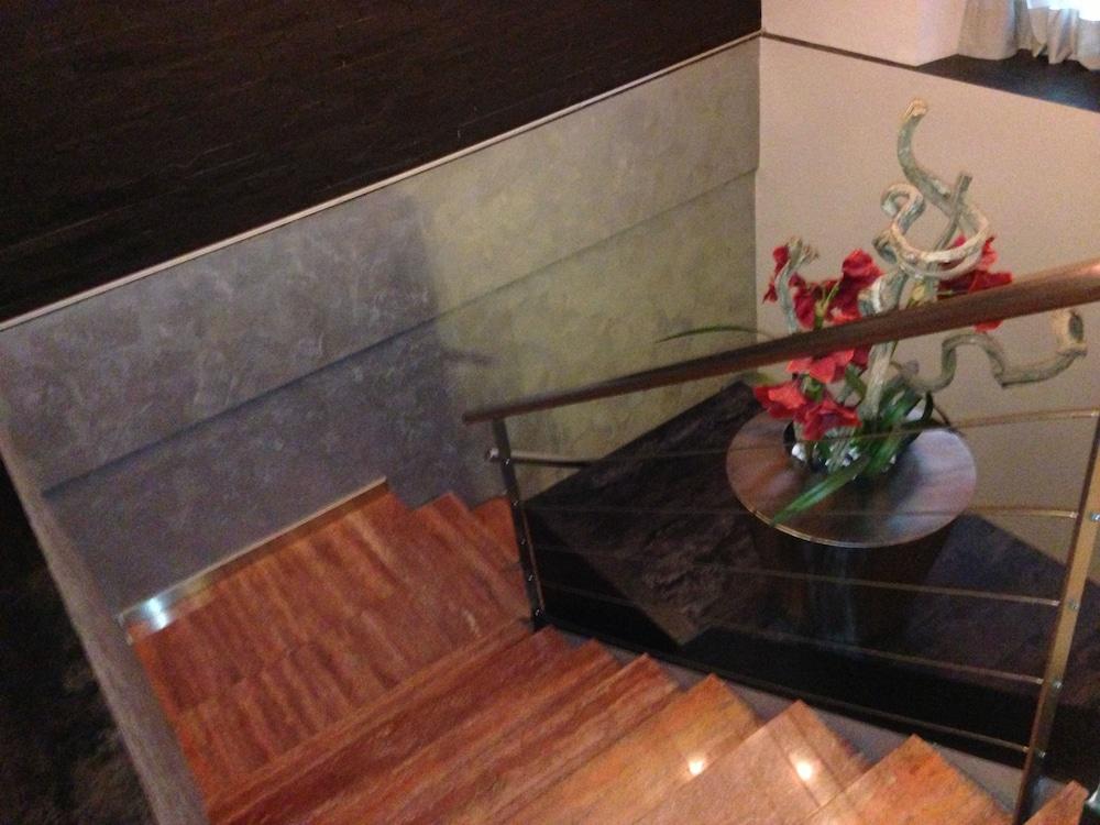 Hotel Five