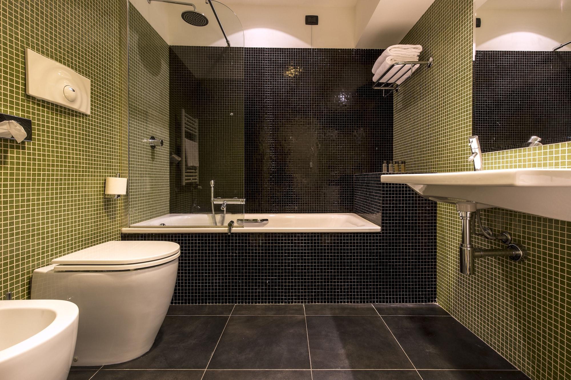 Hotel 43 Station 3*