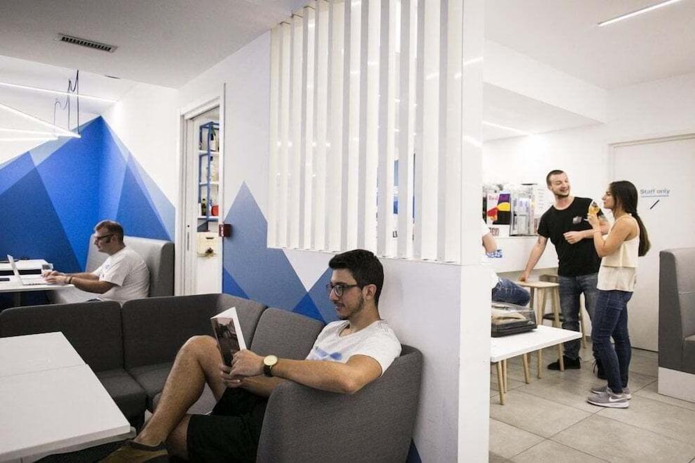 Hostel Ostelzzz