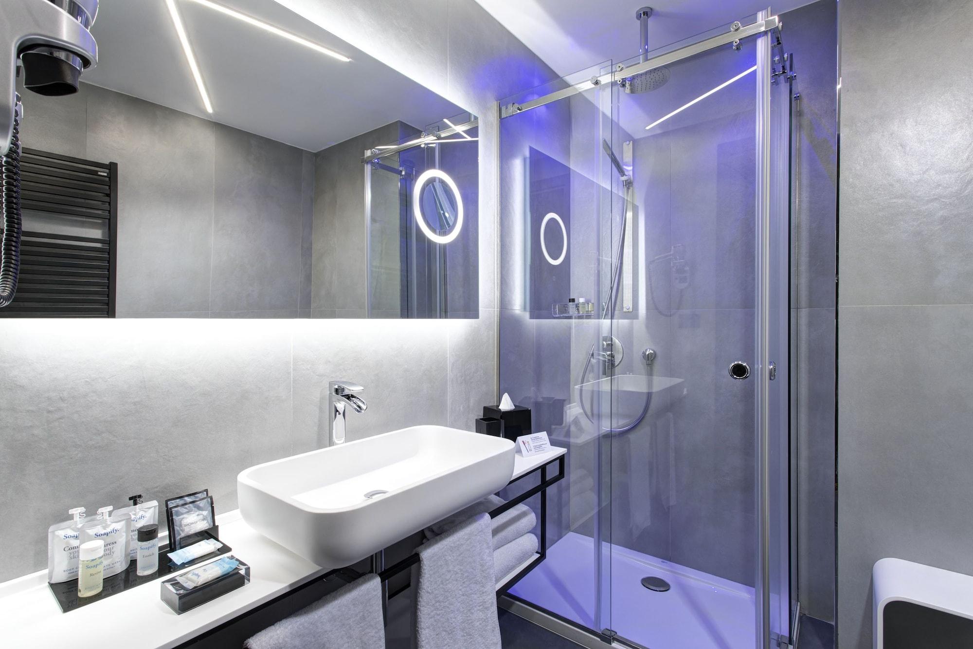 Iq 4* Milano