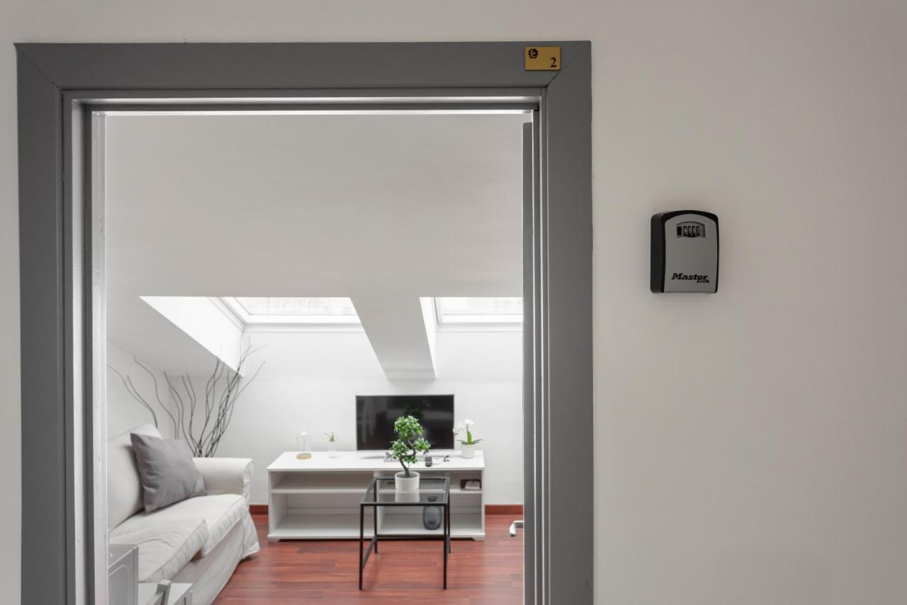 2 Bedroom 2 Bathroom Apt - Duomo 2 *