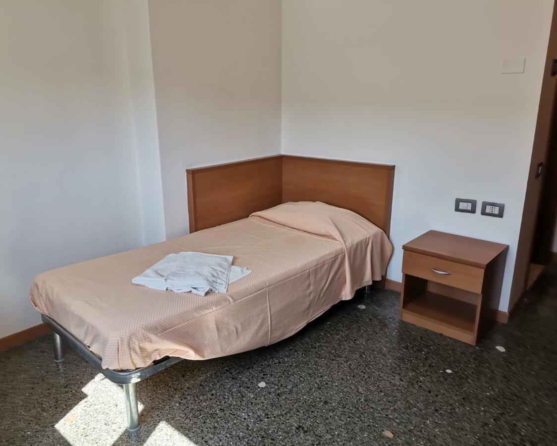 For Students Only Cosy Ensuite At Galileo Galilei In Apartment *