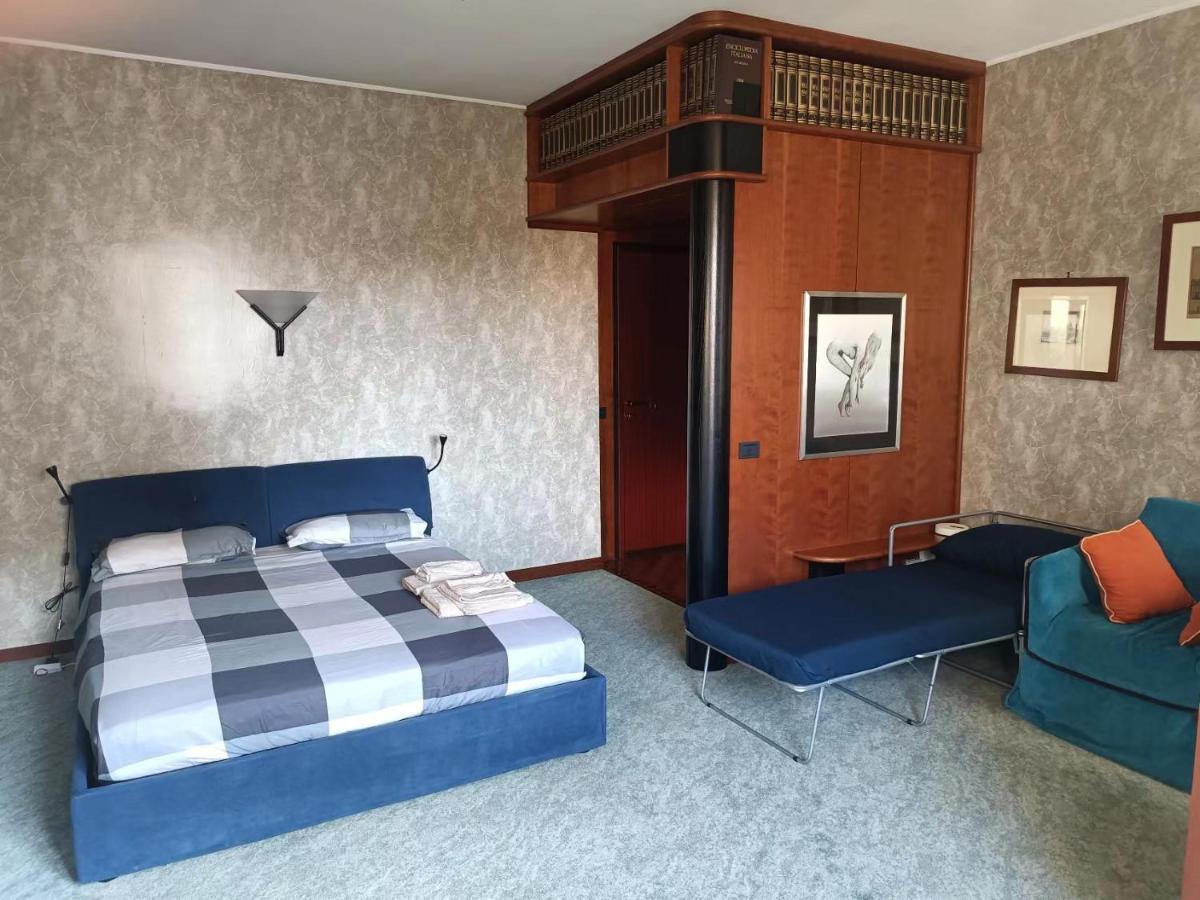 South Gate Apartment *