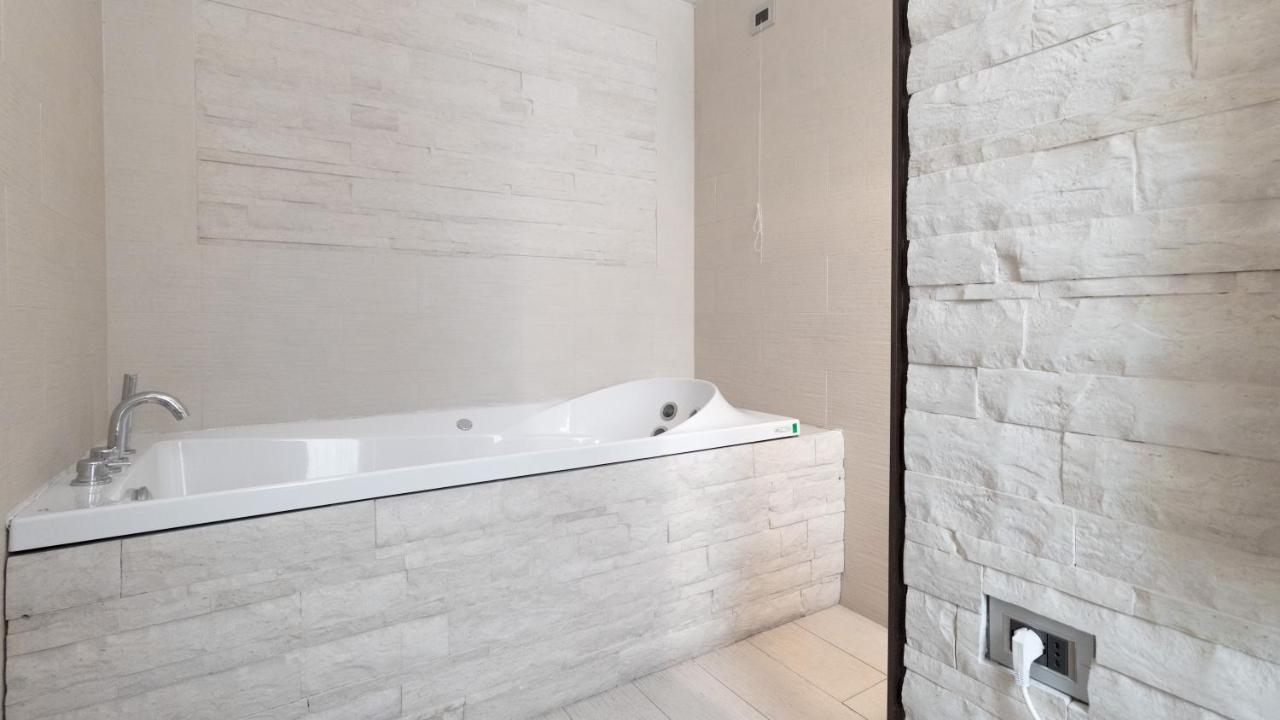 Italianway - Carducci 21 * Milano