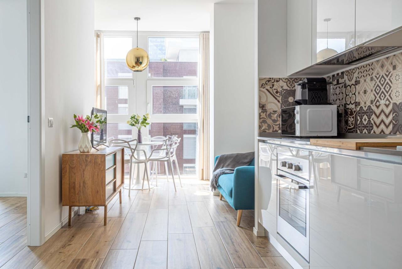 Apartment Sunlit 1 Bedroom Via Pirelli *