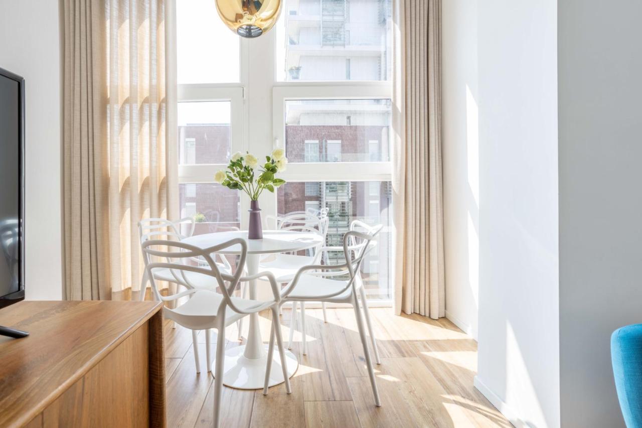 Sunlit 1 Bedroom Via Pirelli Apartment Milan