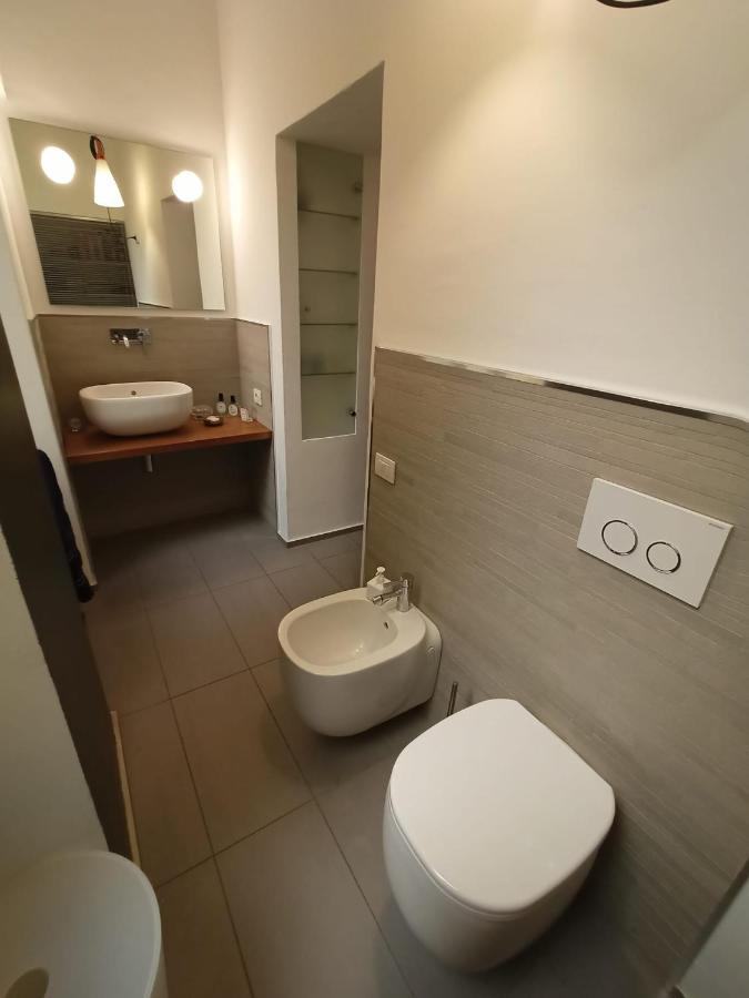 Apartment Charming Design Into Navigli District Mailand