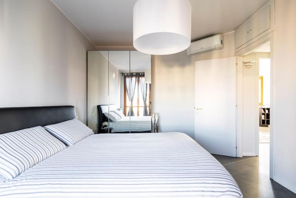 Apartment Black & White Flat In Naviglio/ Porta Genova Mailand