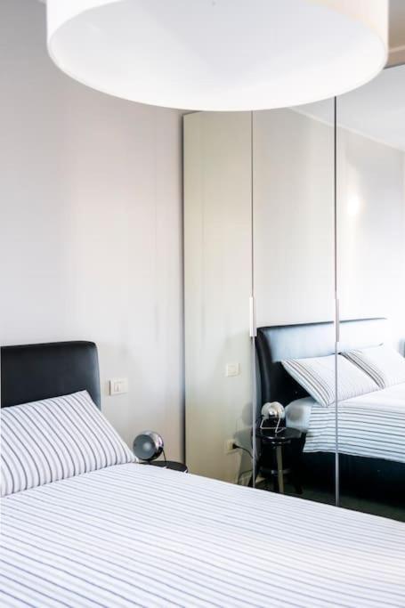 Black & White Flat In Naviglio/ Porta Genova Mailand