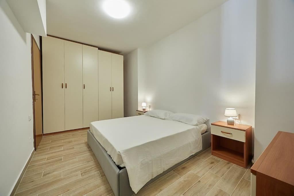 Flat Number 8 Appartement *
