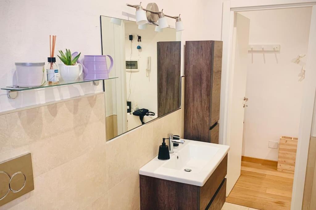 Ampola “flamingo” Apartment Milan