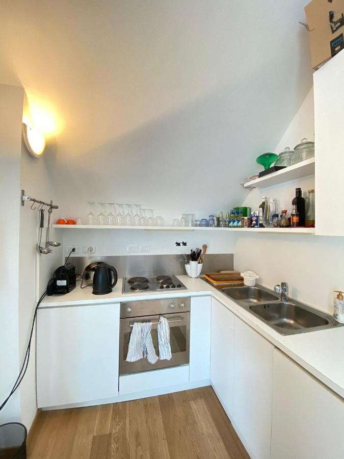 Vetra - Luminoso Attico Con Balcone Appartement Milaan