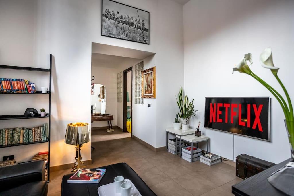 Life Is Beautiful Design Loft Navigli Romolo, Netflix, Wifi, Ac And Street Parking Leilighet Milano