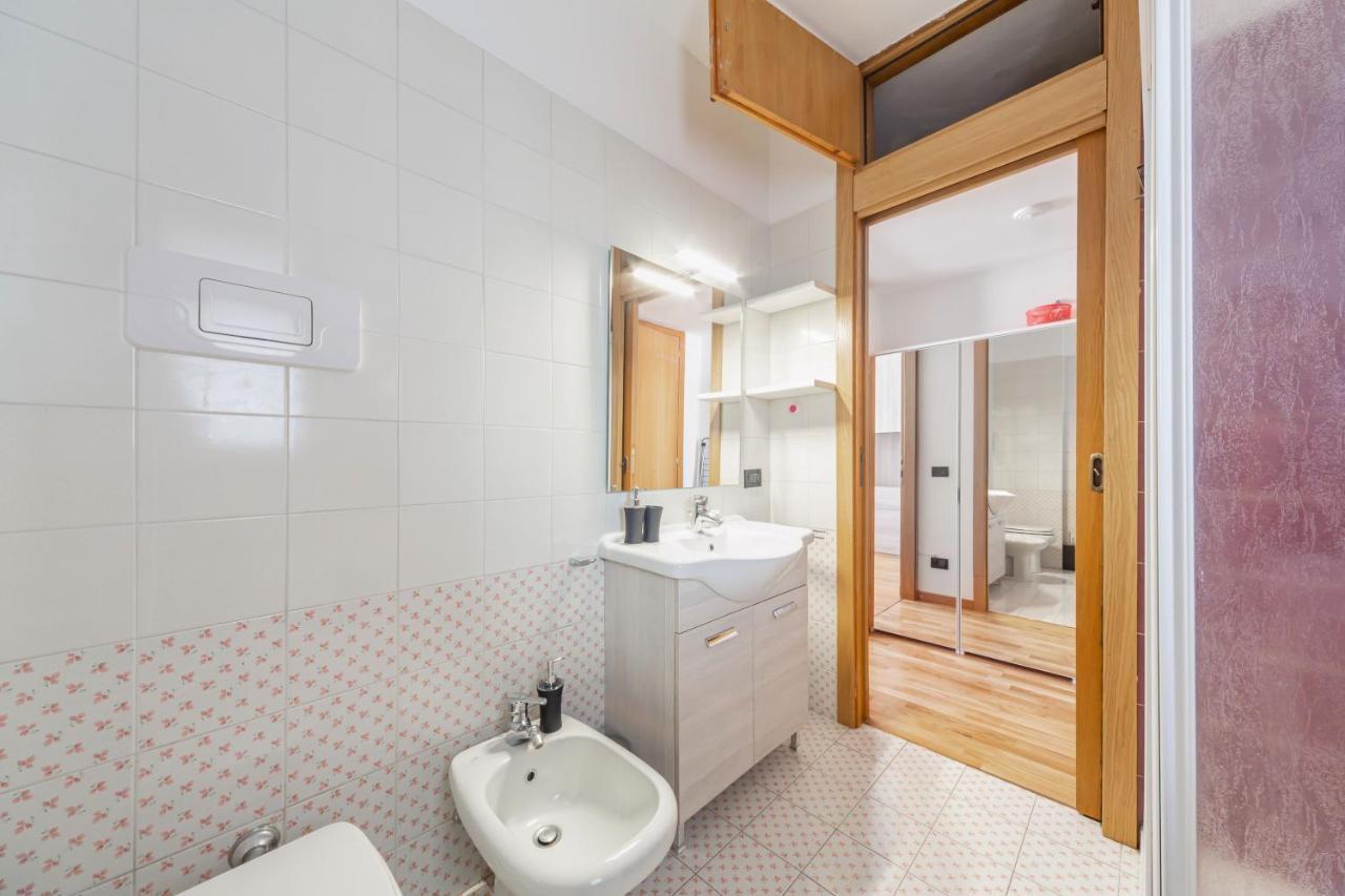 Cozy Apt - Private Parking & Terrace Apartment Mailand