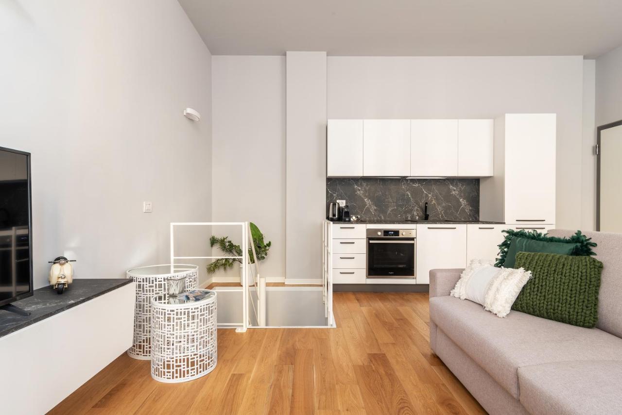 Easyhomes - Botta * Milano