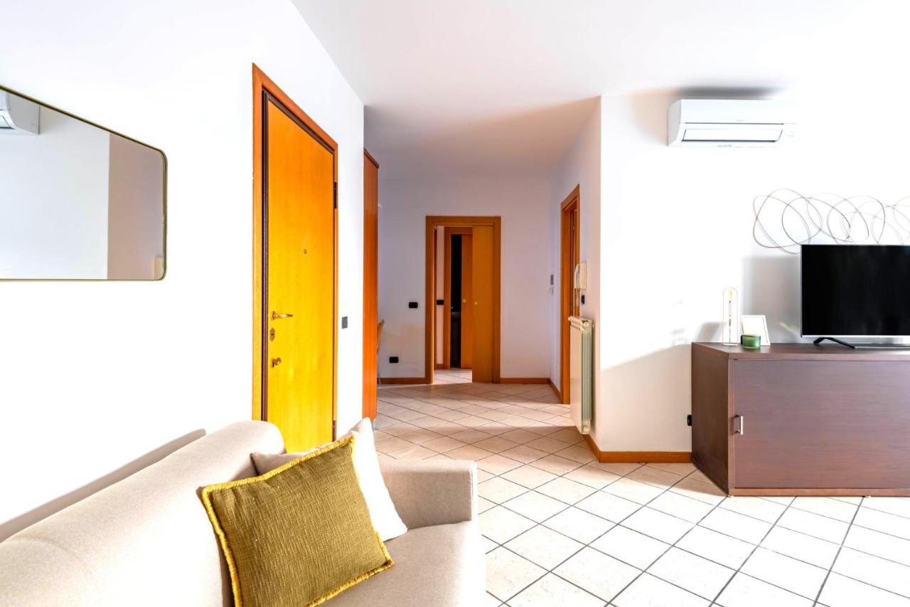 Easylife - Spazioso E Luminoso Trilocale Con Balcone A Loggia Per Pausa E Relax * Milano