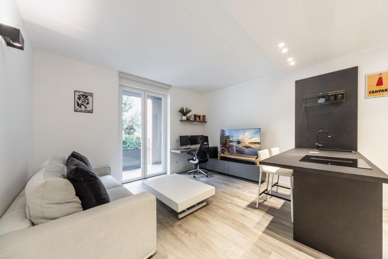 Apartment Comfy With Private Parking & Balcony Mailand
