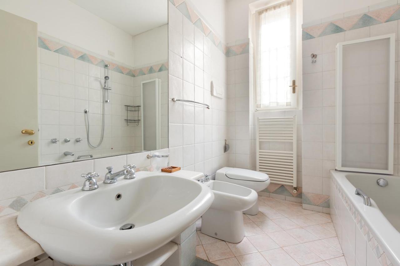 Cozy With Balcony - Porta Romana District Apartment