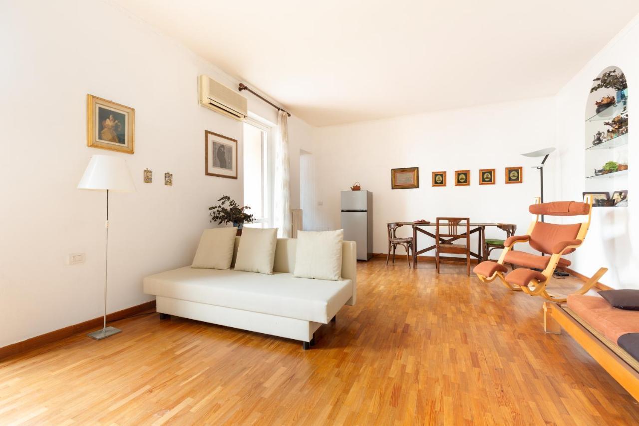 Cozy With Balcony - Porta Romana District Apartment Milan