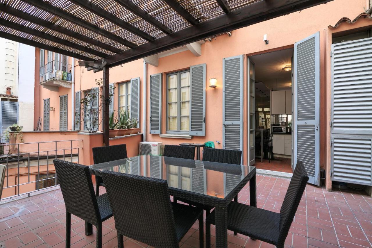 Elegant Terrace Apartment Mailand