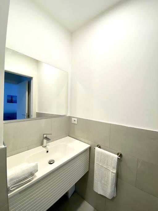 • Amendola Apartment Milan