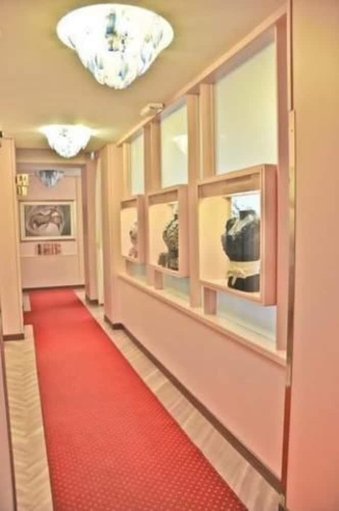 Lloyd Hotel