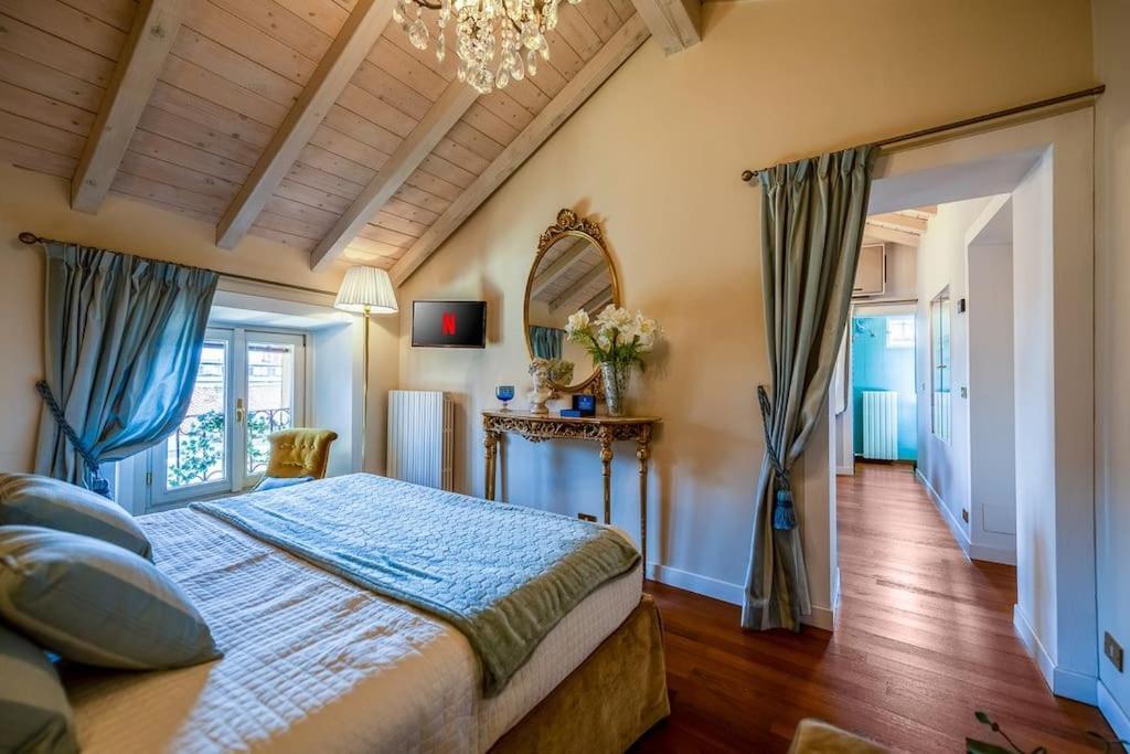 Duomo - Prestigious Penthouse With Panoramic View Leilighet