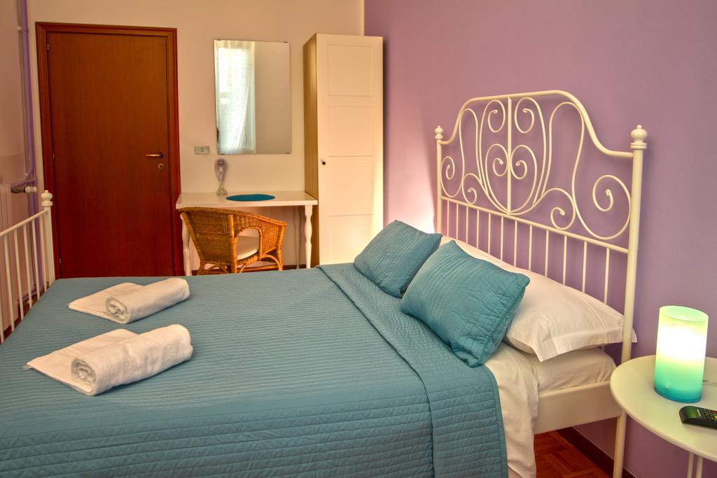 I Am Here Central Station Guest house *