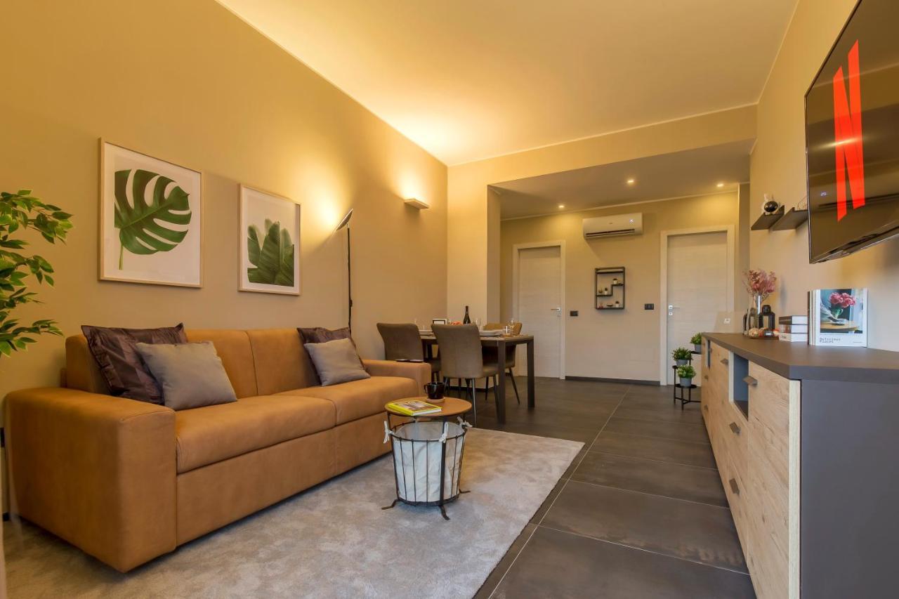 Modern & Bright 2 Bedroom Flat 50m From M4 Stop Milano