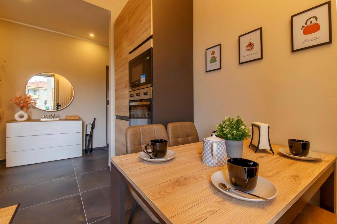 Modern & Bright 2 Bedroom Flat 50m From M4 Stop Leilighet *