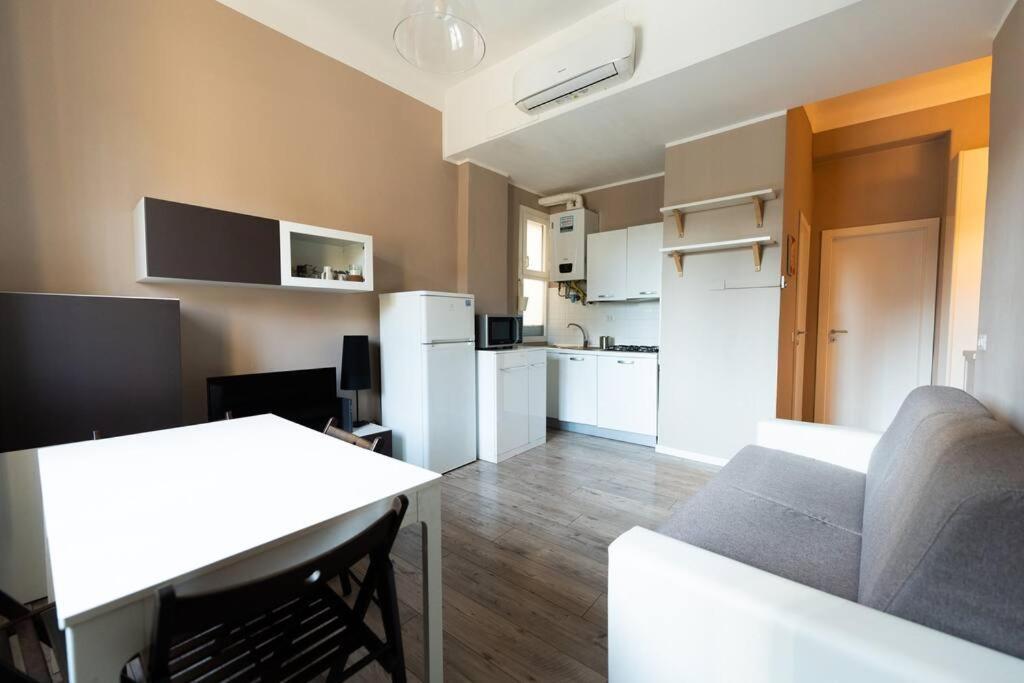10min To Downtown Bright And Stylish *