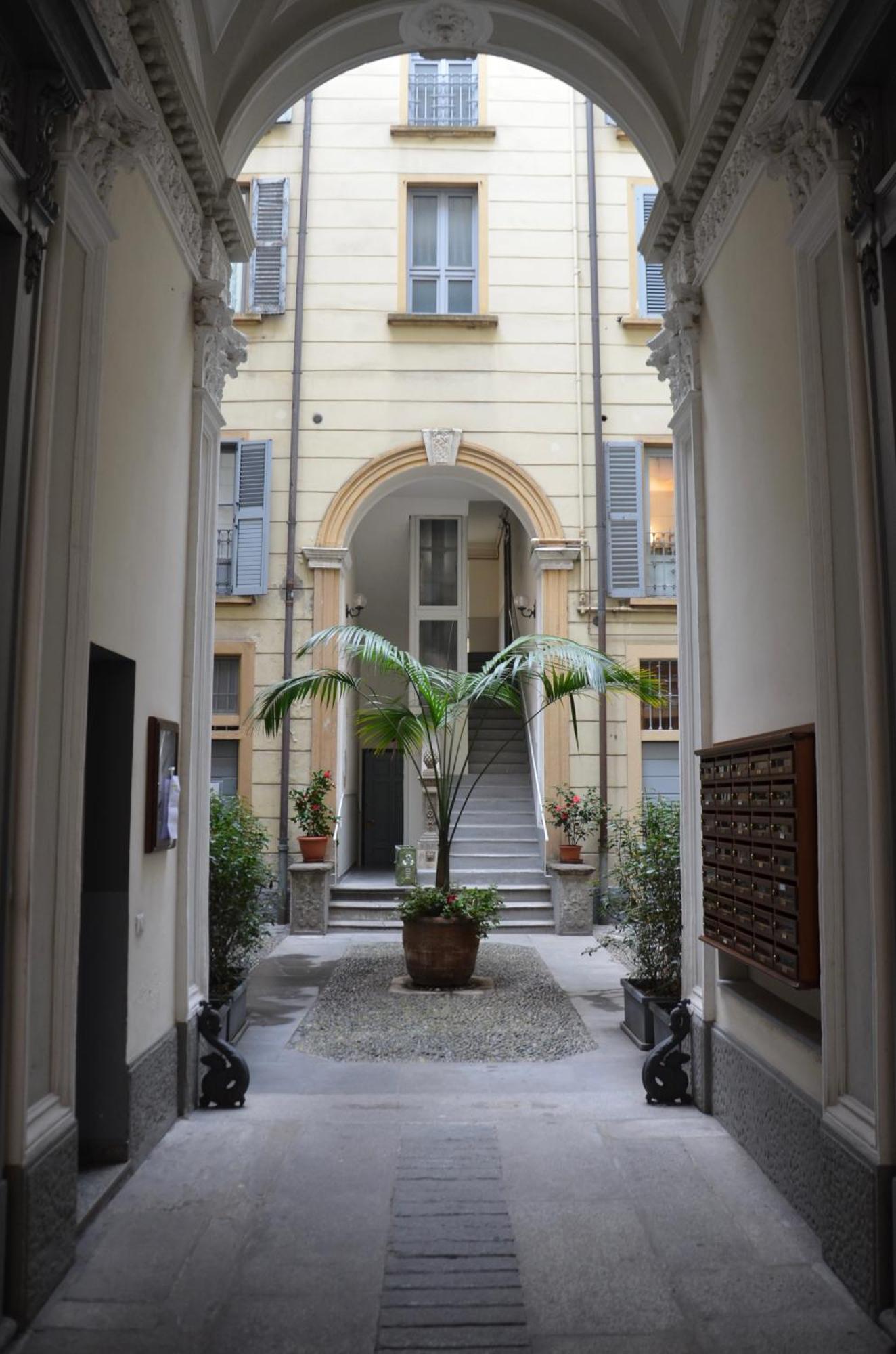 In Palazzo Storico * Milano