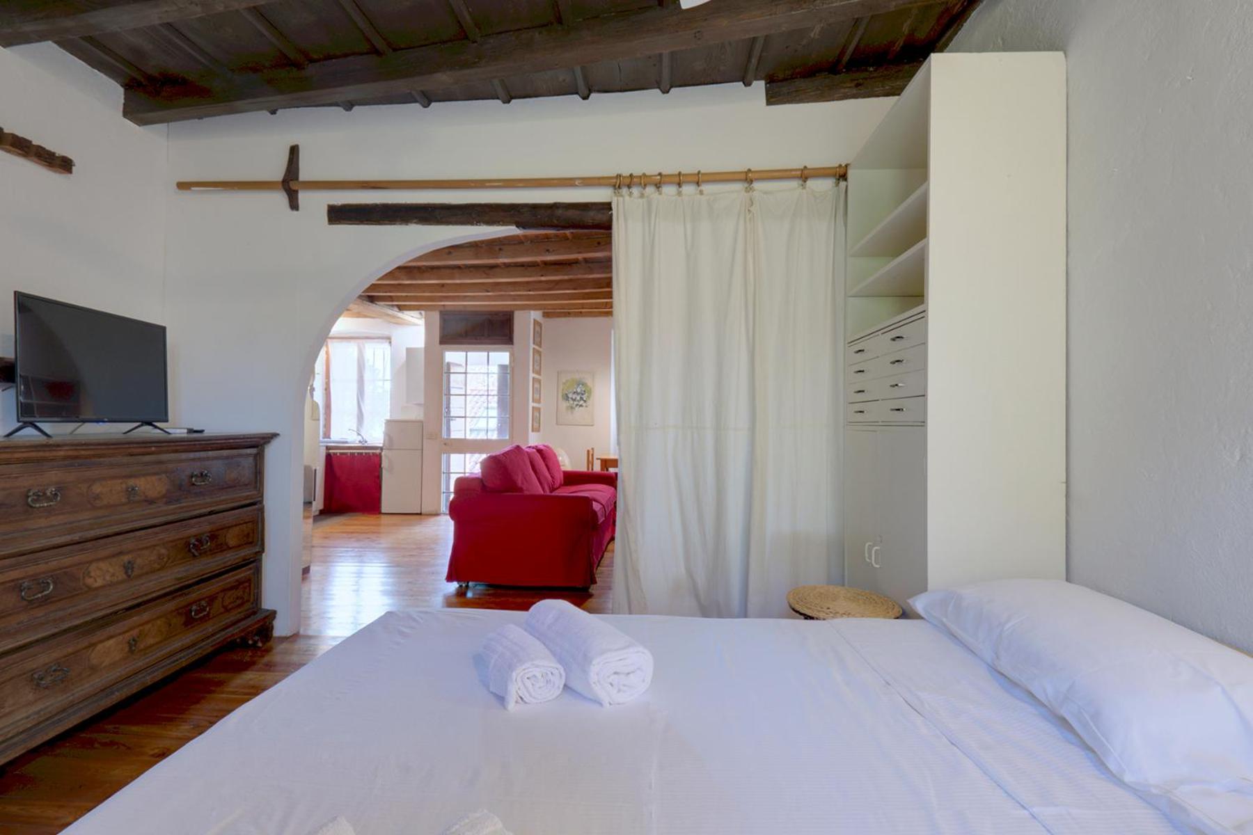 Apartment Navigli, Caratteristico Milanese Mailand