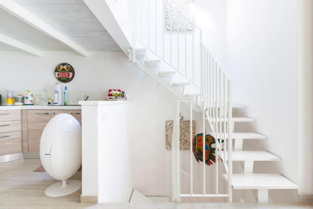 Elegant Triplex Townhouse With Luxe Terrace Appartamento