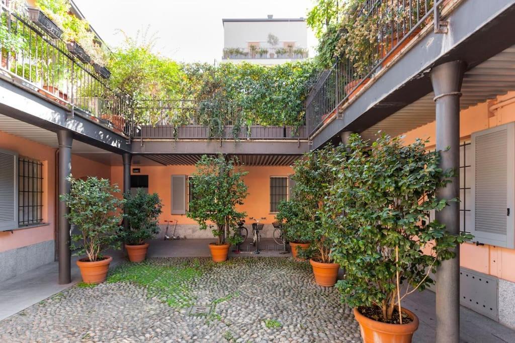 Elegant Triplex Townhouse With Luxe Terrace *