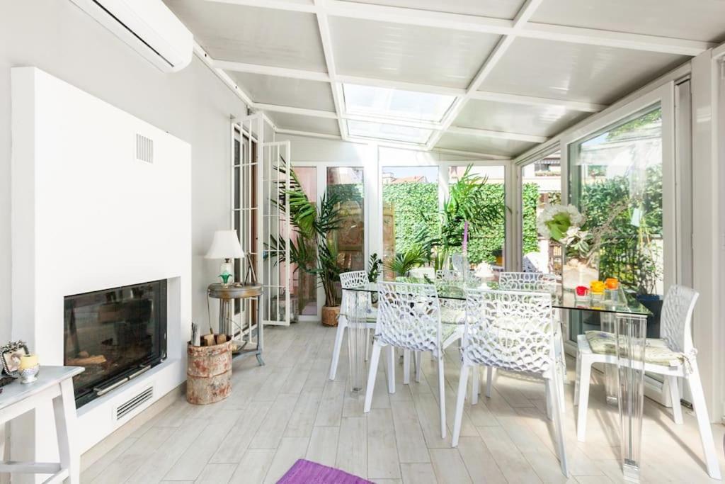 Elegant Triplex Townhouse With Luxe Terrace