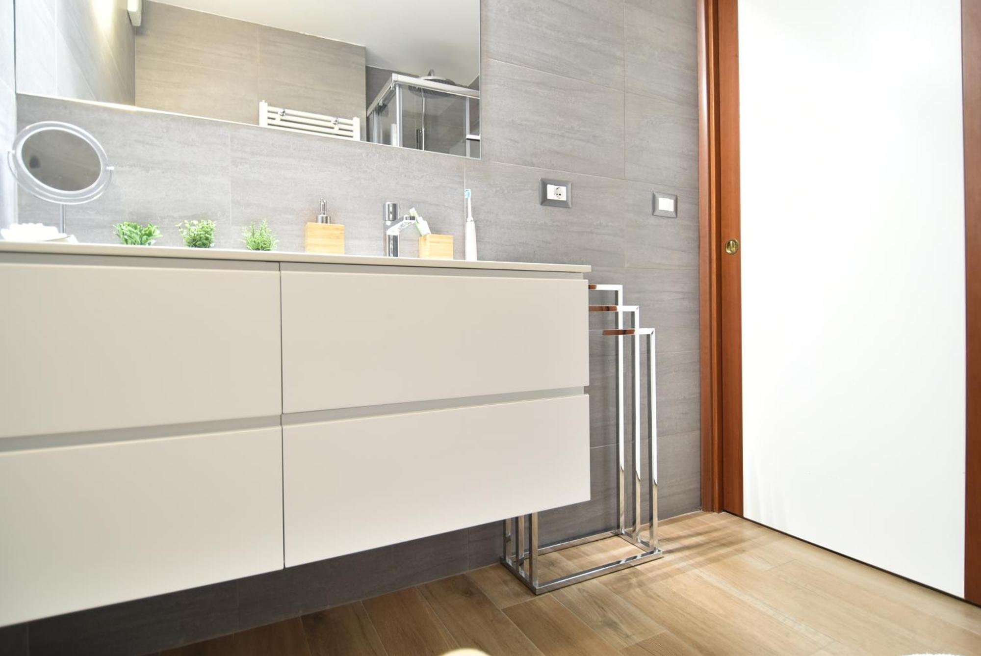 Luxury & Cozy 90 Sqm Flat Facing “bosco Verticale” Apartment Mailand