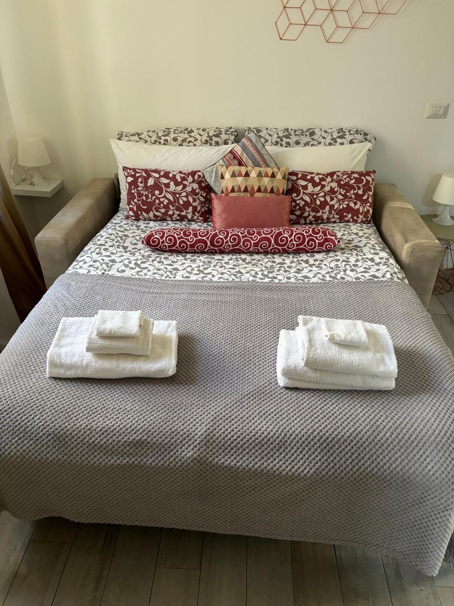 Joy House -central Near Metro Arco Della Pace Brera-entire Perfect For Work & Play, Nightlife With Ac & Fast Wifi Welcome To The Cool Joy House! *