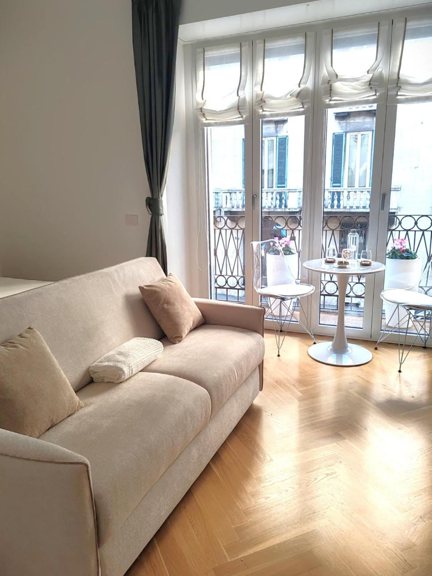 B And G San Babila- Luxury In The Heart Of - Design District Gasthof Mailand