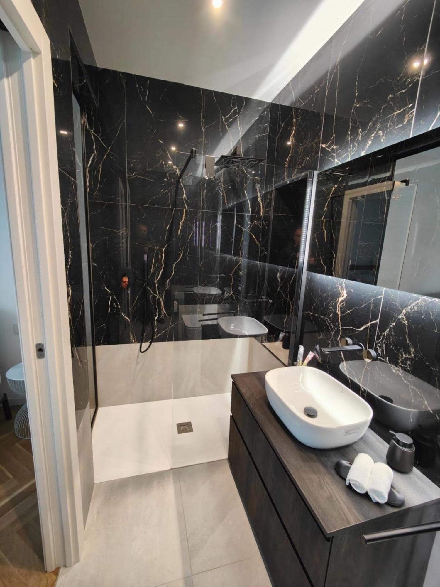 Gasthof B And G San Babila- Luxury In The Heart Of - Design District Mailand