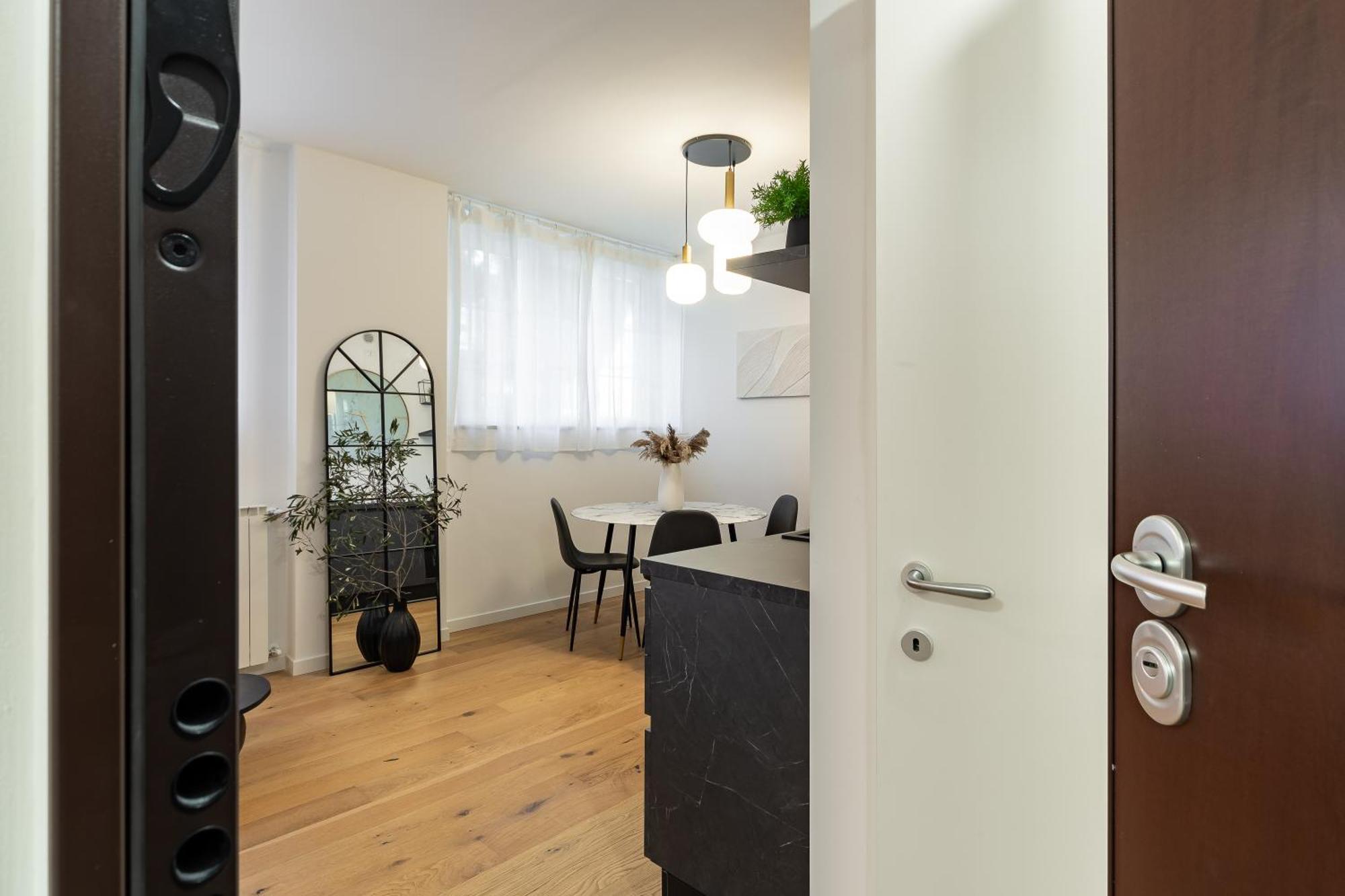 45royal Stylish House Center Milan
