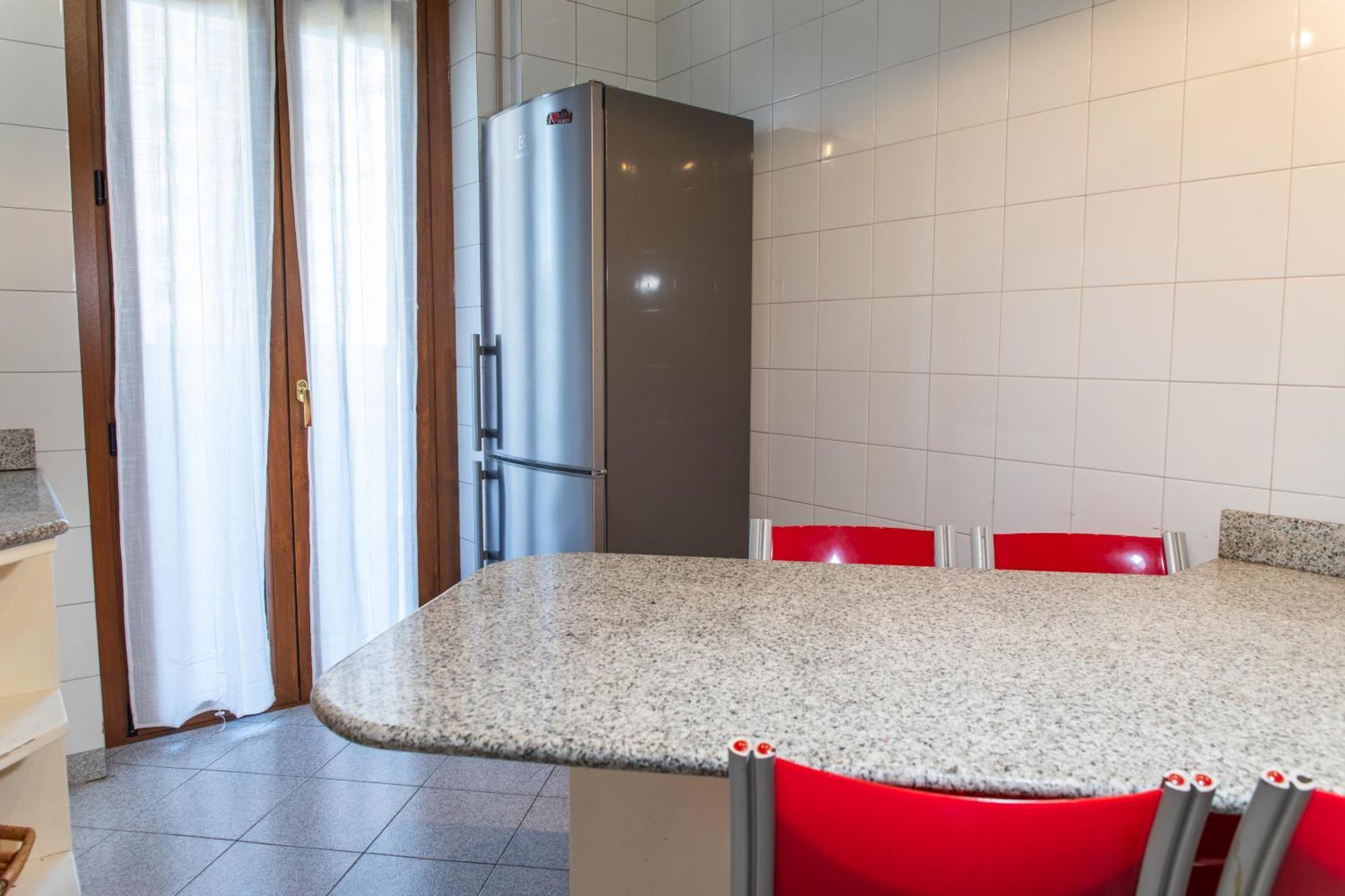 Ampio Con Terrazzo, 3 E 2 Bagni A 2 Passi Dalla Metro Apartment *