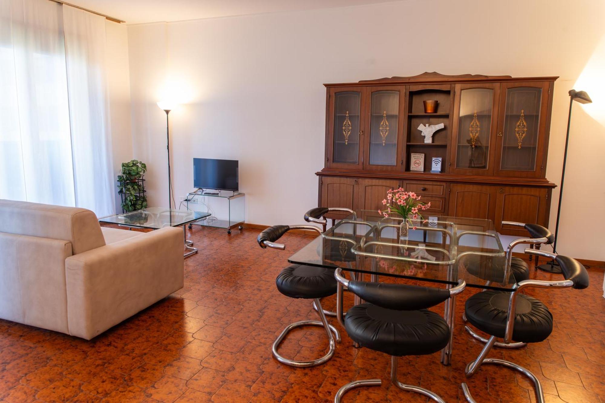 Ampio Con Terrazzo, 3 E 2 Bagni A 2 Passi Dalla Metro Apartment Milan