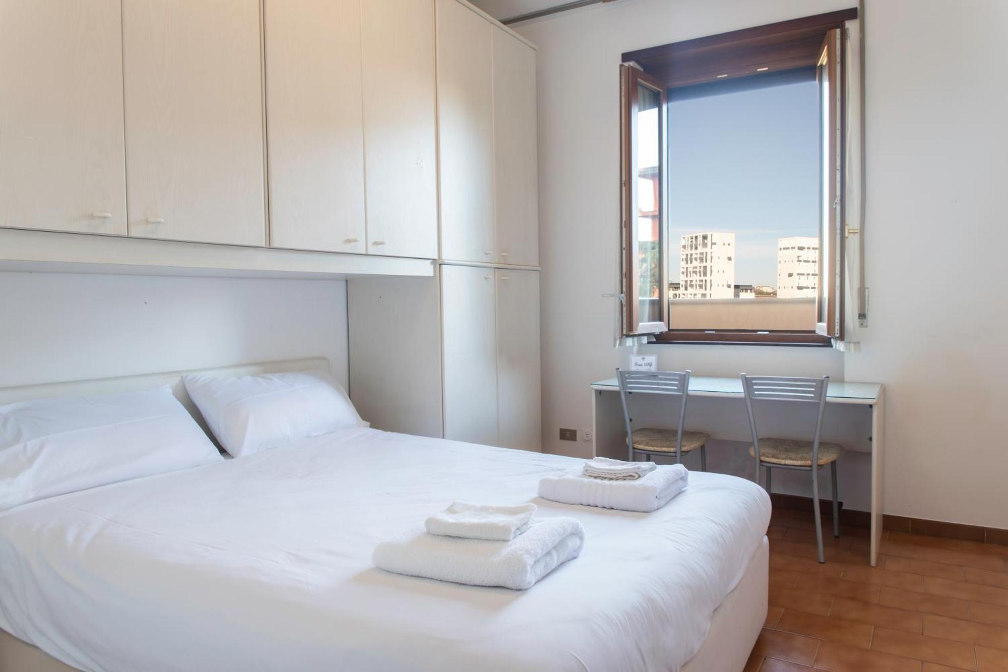 Apartment Ampio Con Terrazzo, 3 E 2 Bagni A 2 Passi Dalla Metro *
