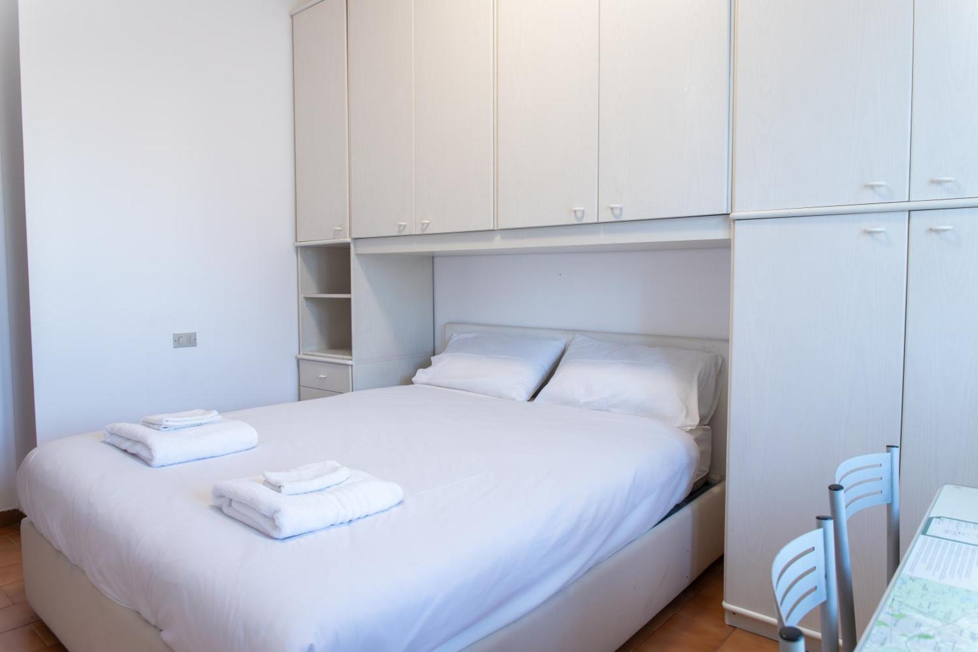 Apartment Ampio Con Terrazzo, 3 E 2 Bagni A 2 Passi Dalla Metro *