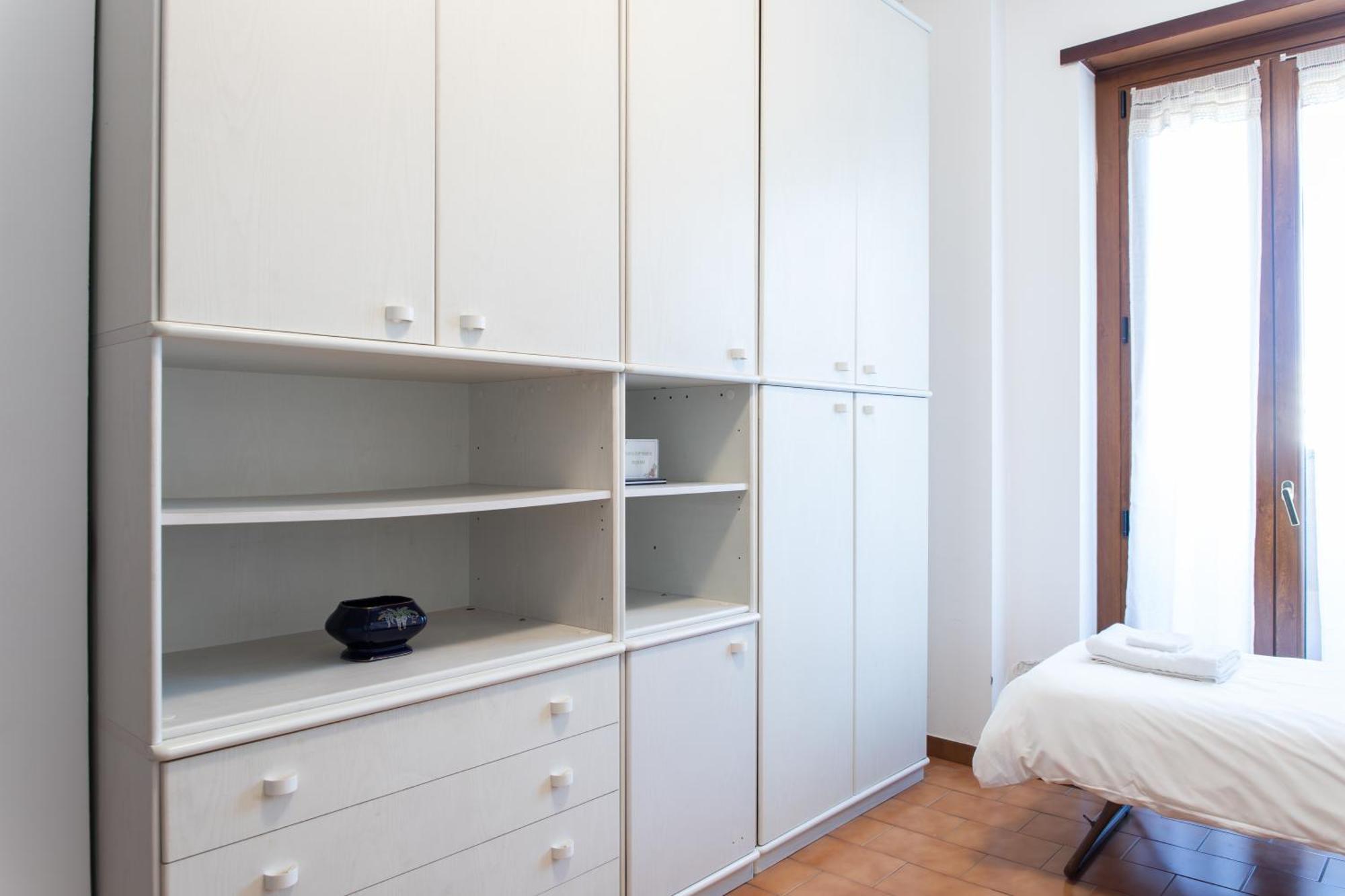 Apartment Ampio Con Terrazzo, 3 E 2 Bagni A 2 Passi Dalla Metro