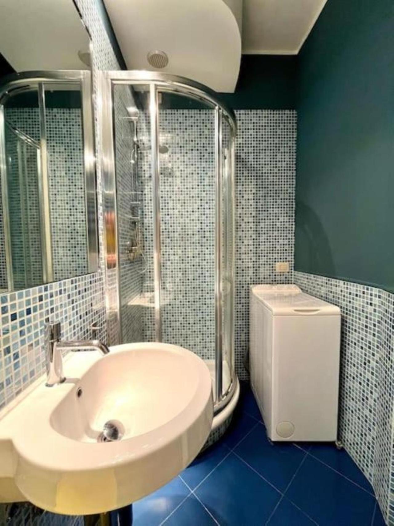 Maison Bleue- Romantic Flat,apt Near M1 -duomo 2 Fermate -centro