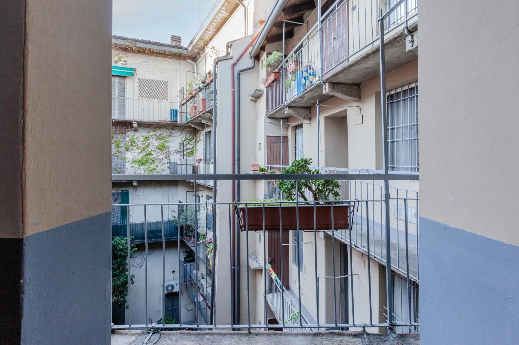 Apartment Sant Ambrogio Lovely Flat